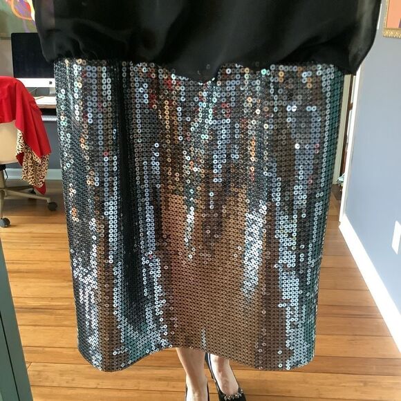 Cache Flapper Style Sequined Dress. - Picture 7 of 7